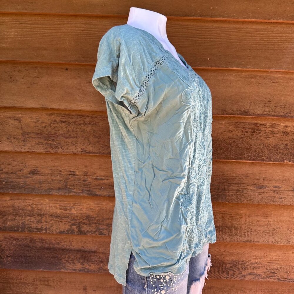 Gloria Vanderbilt Ladies Embroidered V-Neck Shirt Top Mineral Blue Medium - Picture 6 of 8